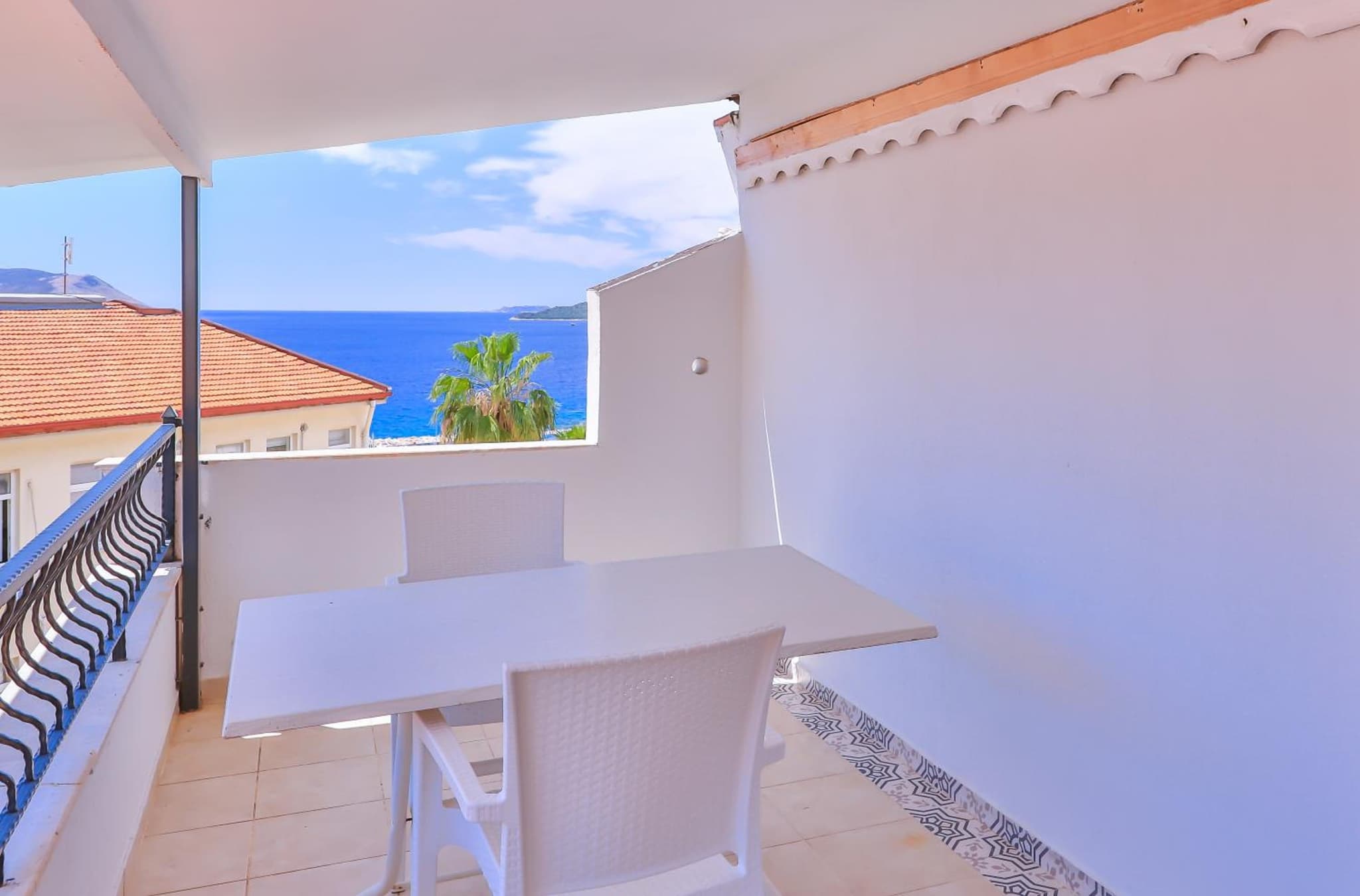 Mina Apart Hotel - Image 2