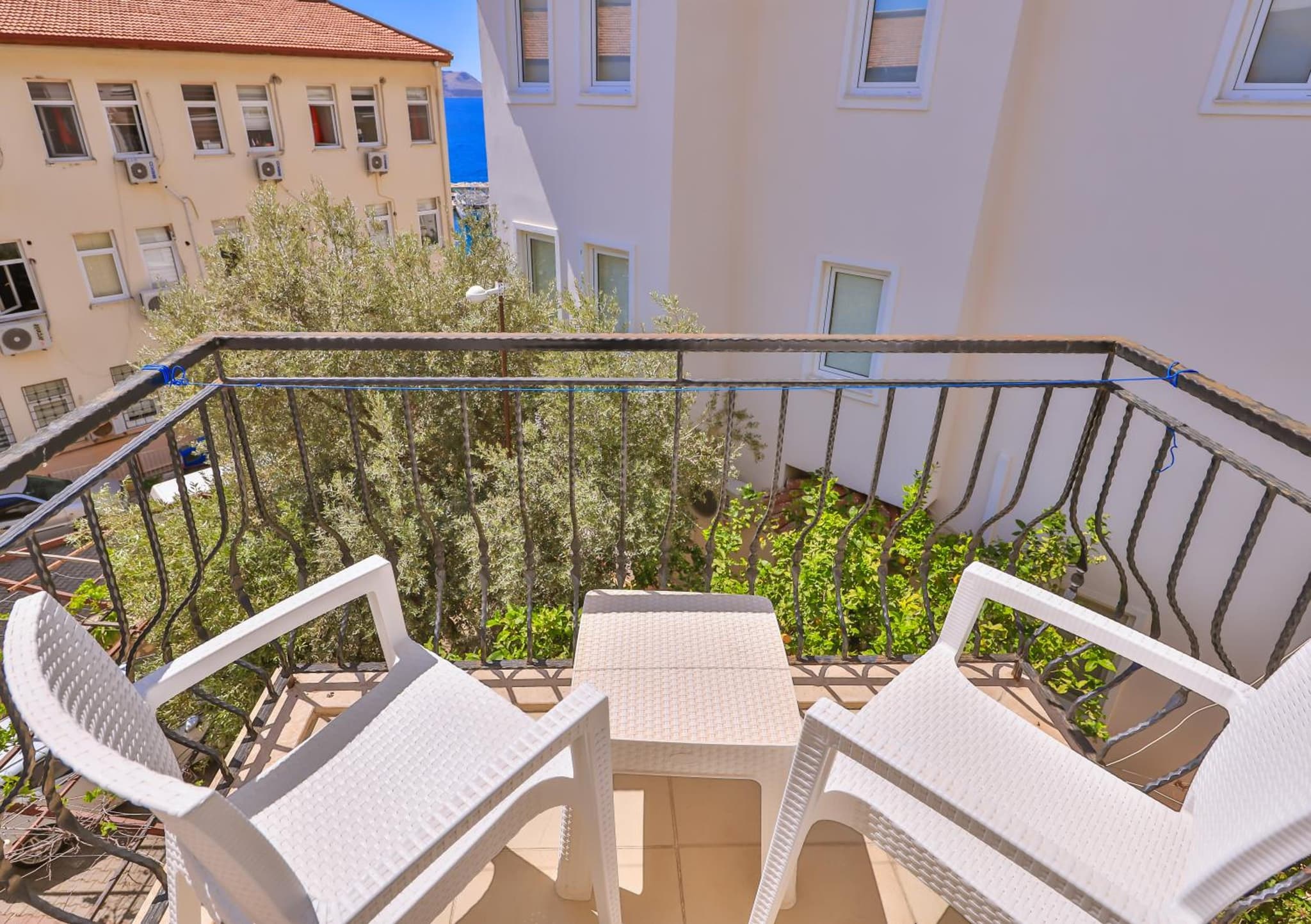 Mina Apart Hotel - Image 4