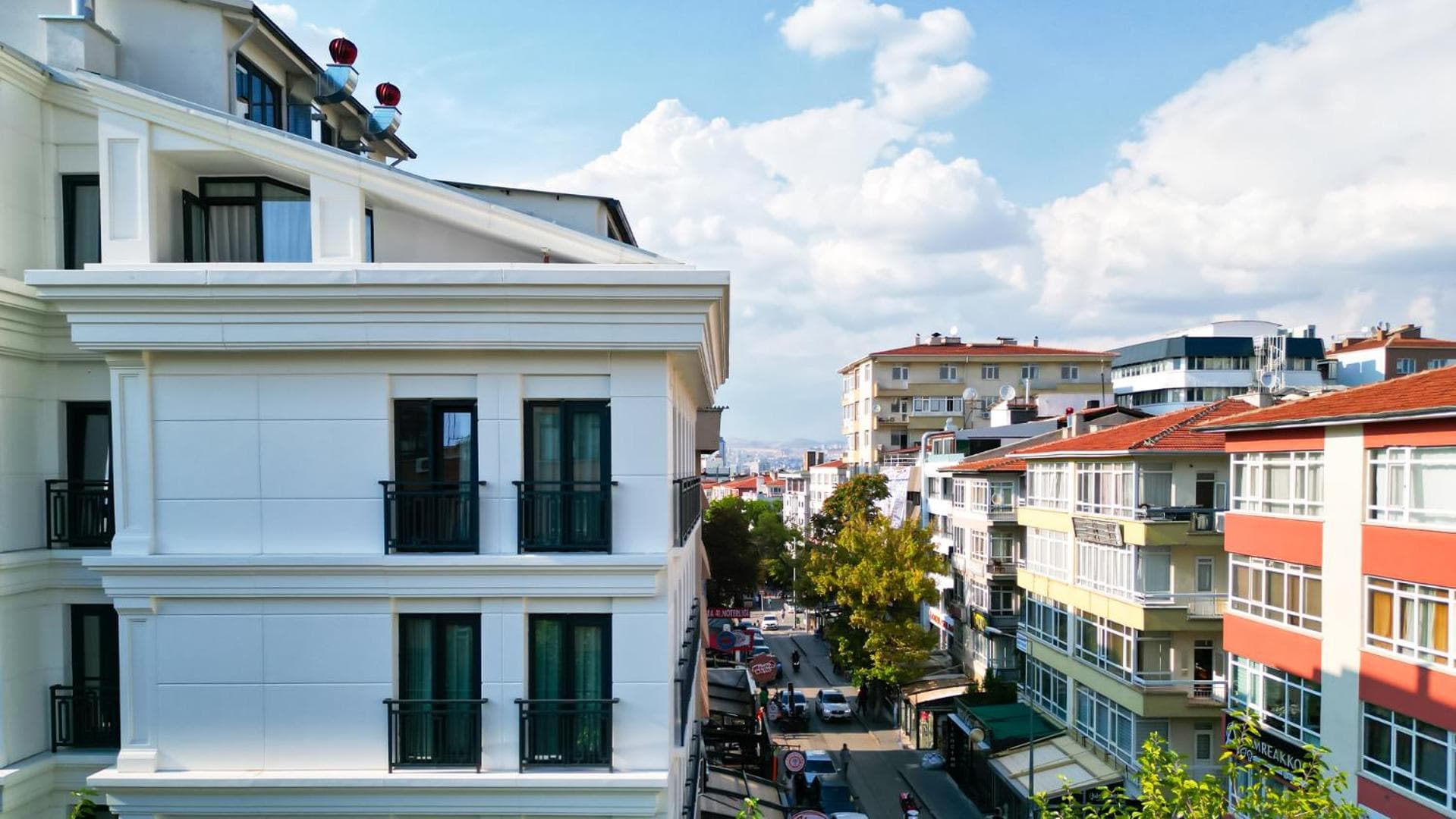 Sky Hill Hotel - Image 1