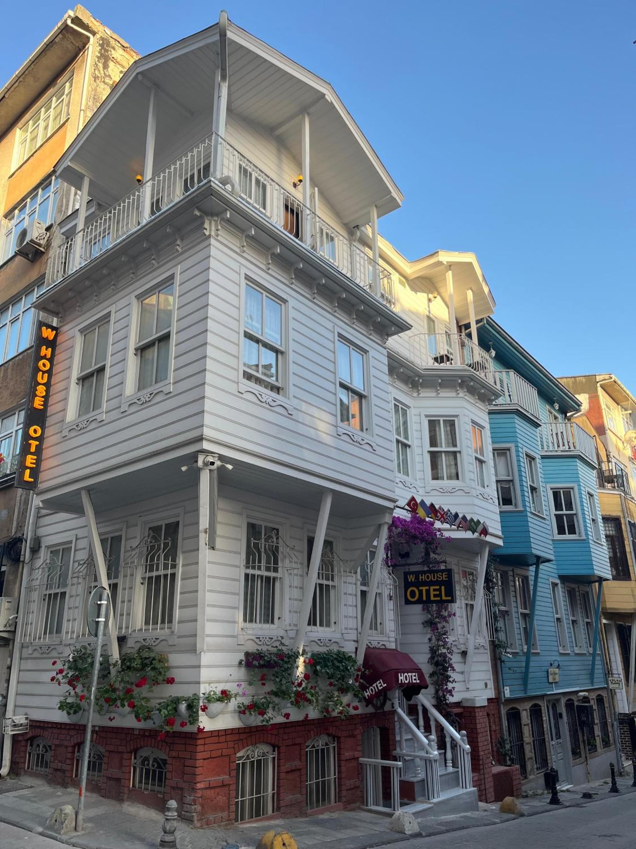 Kadıköy White House - Image 1