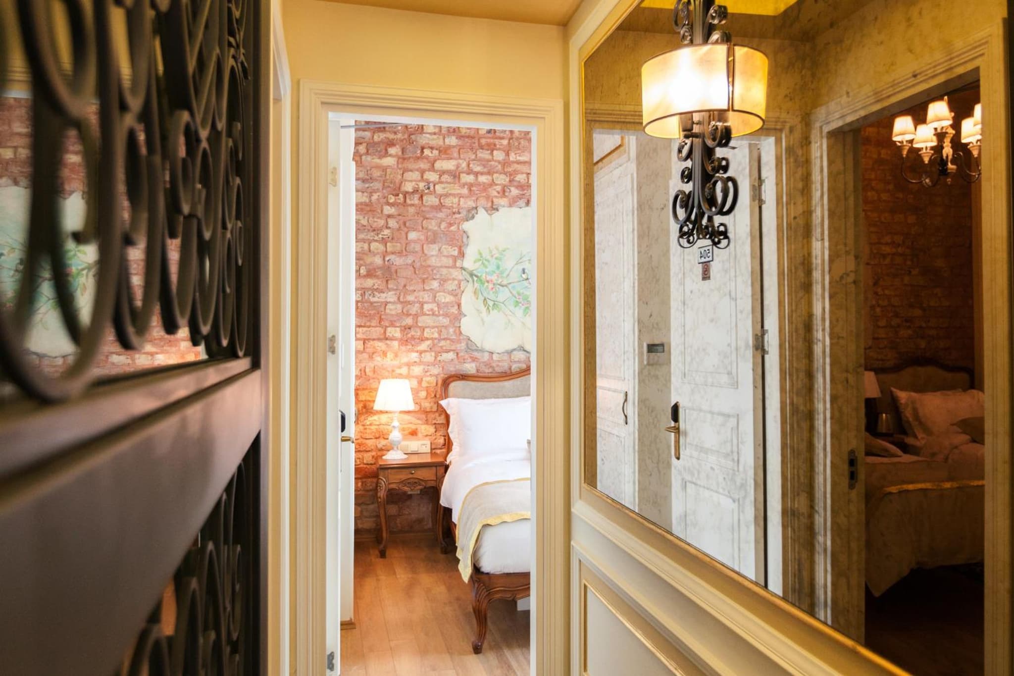 Hotel Pera Parma - Image 3