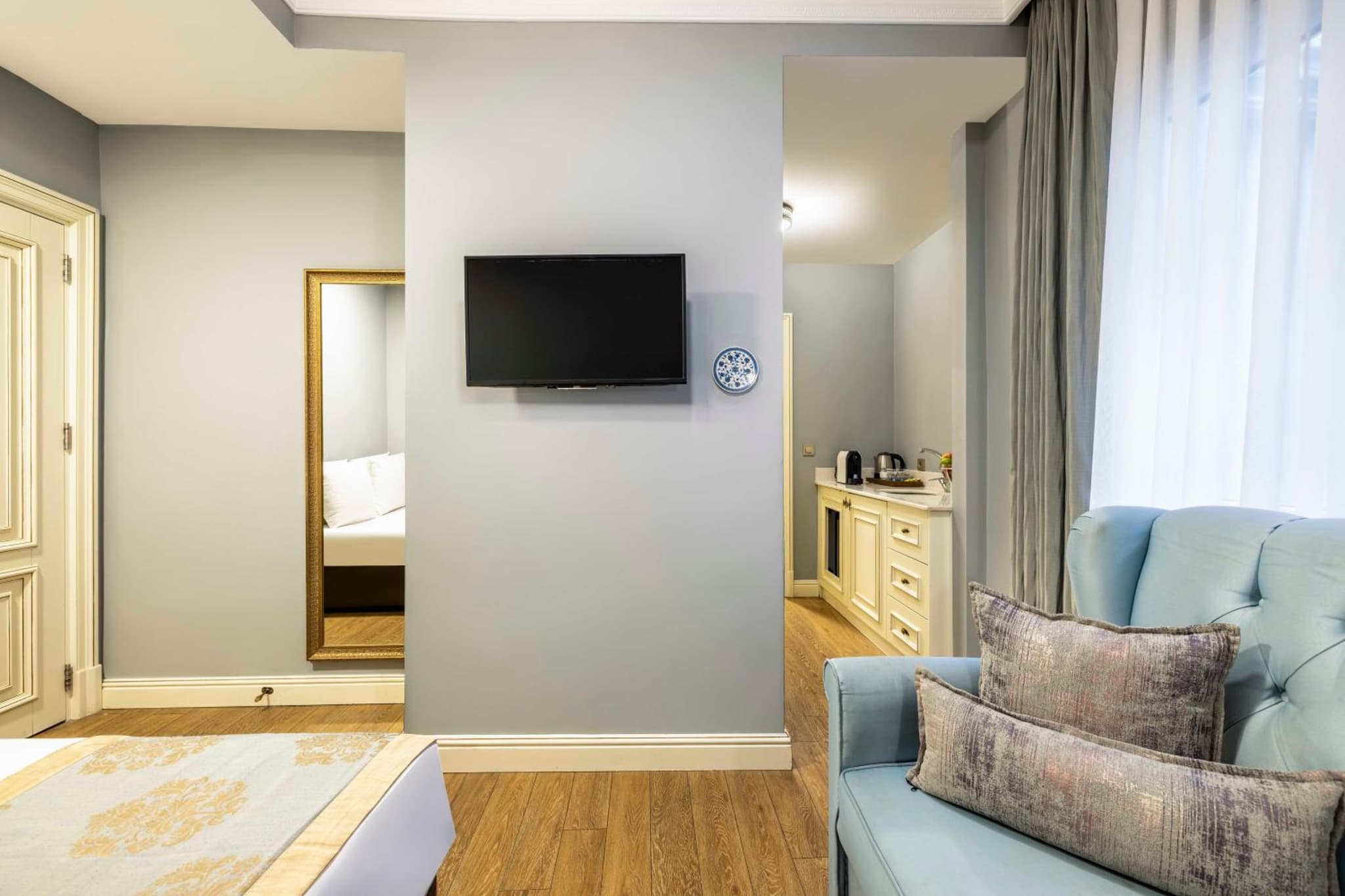 Raymond Hotel Old City - Image 2