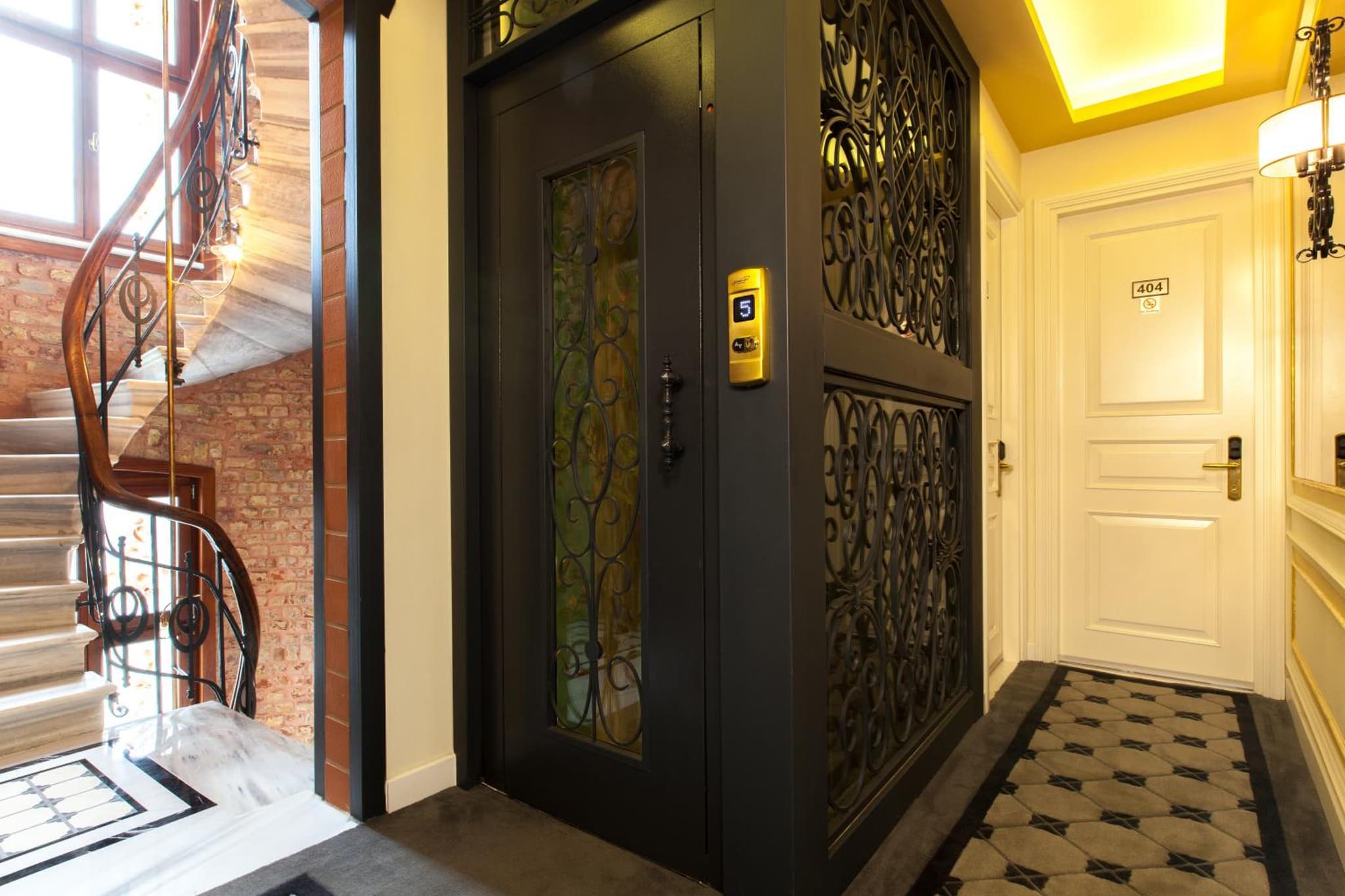 Hotel Pera Parma - Image 2