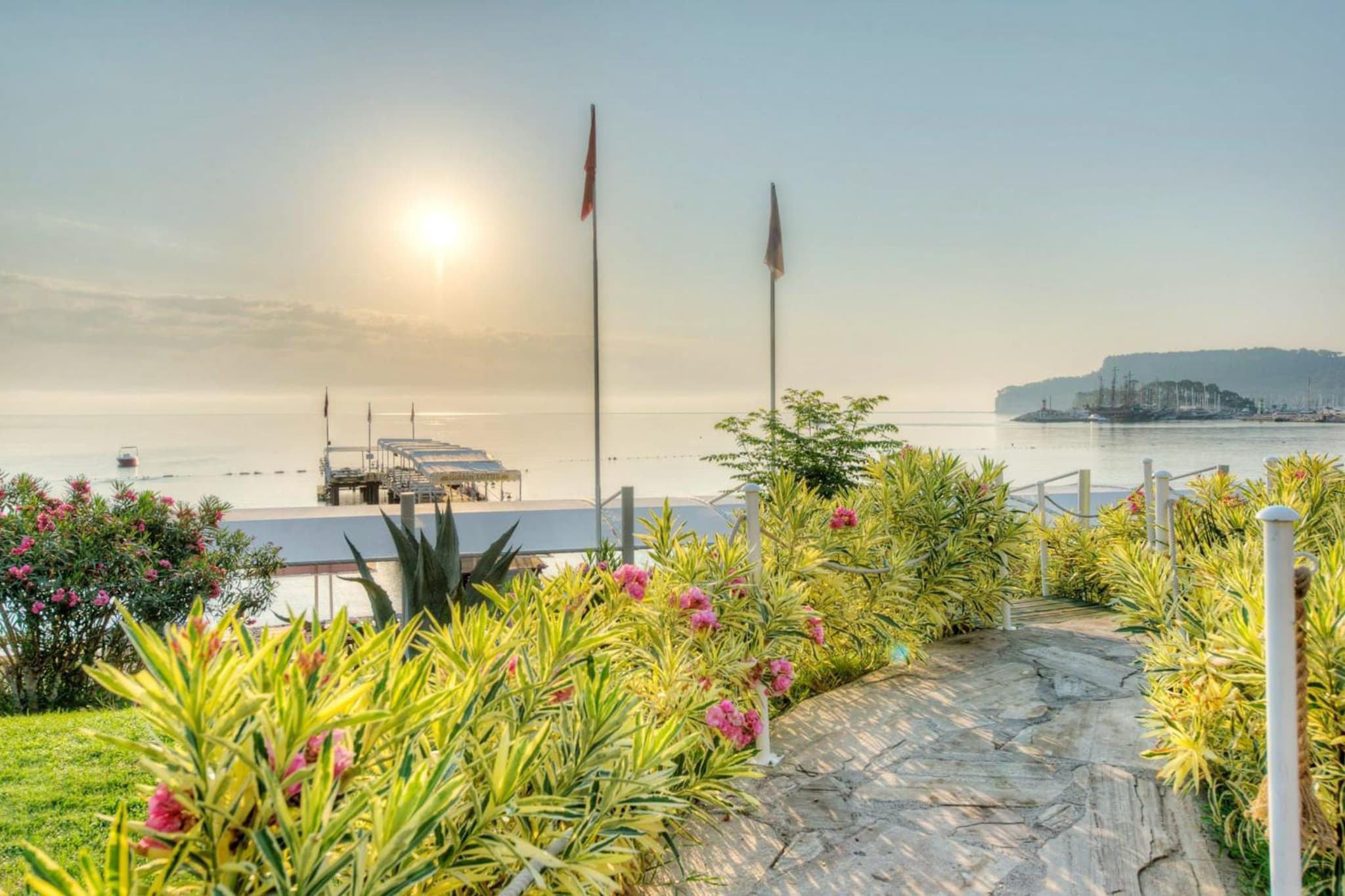 Golden Lotus Hotel - Image 4