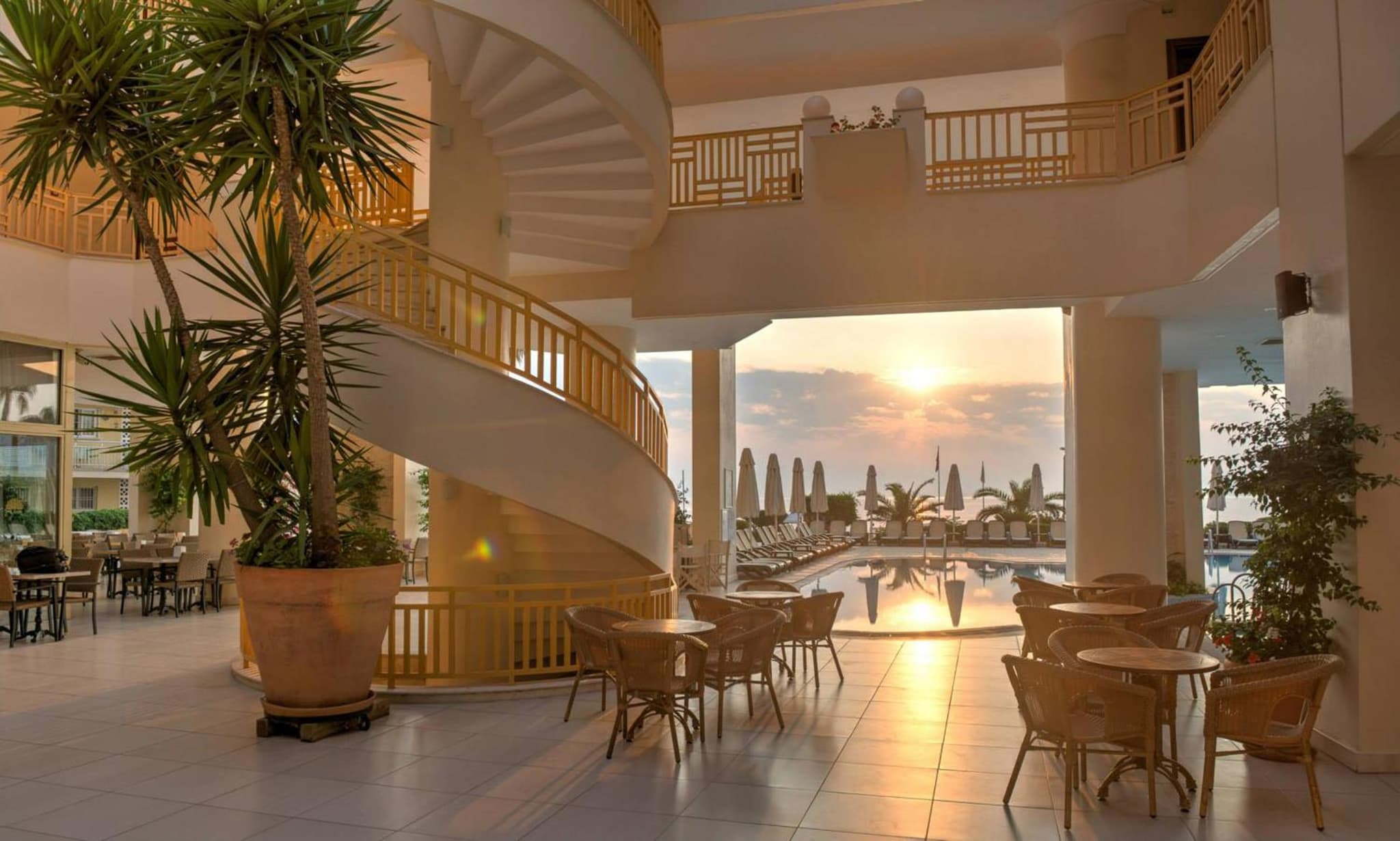 Golden Lotus Hotel - Image 2