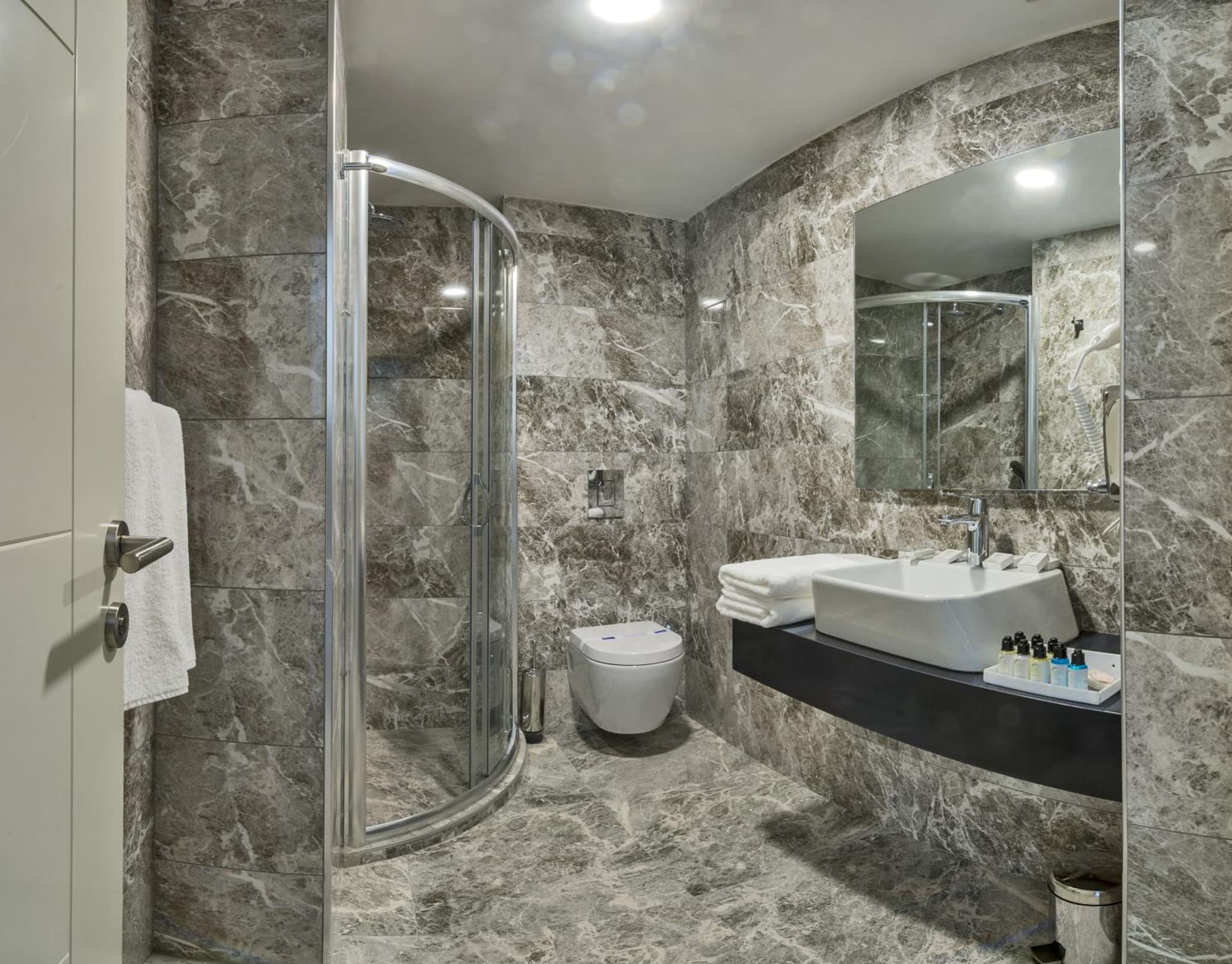 Gen Suites - Image 2