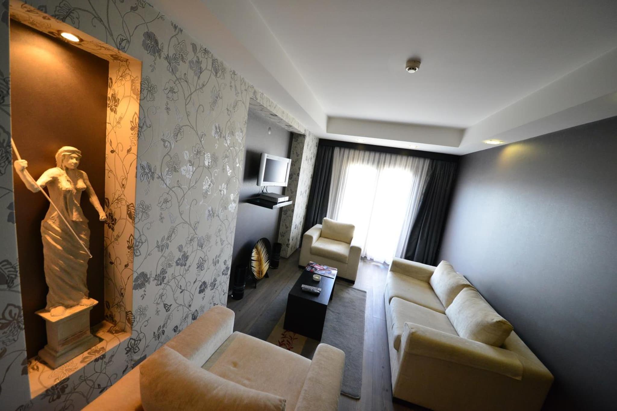 May park HOTEL - Image 1