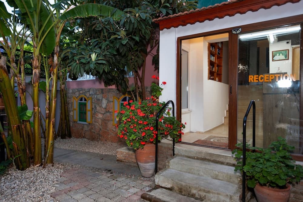 London Otel - Image 1