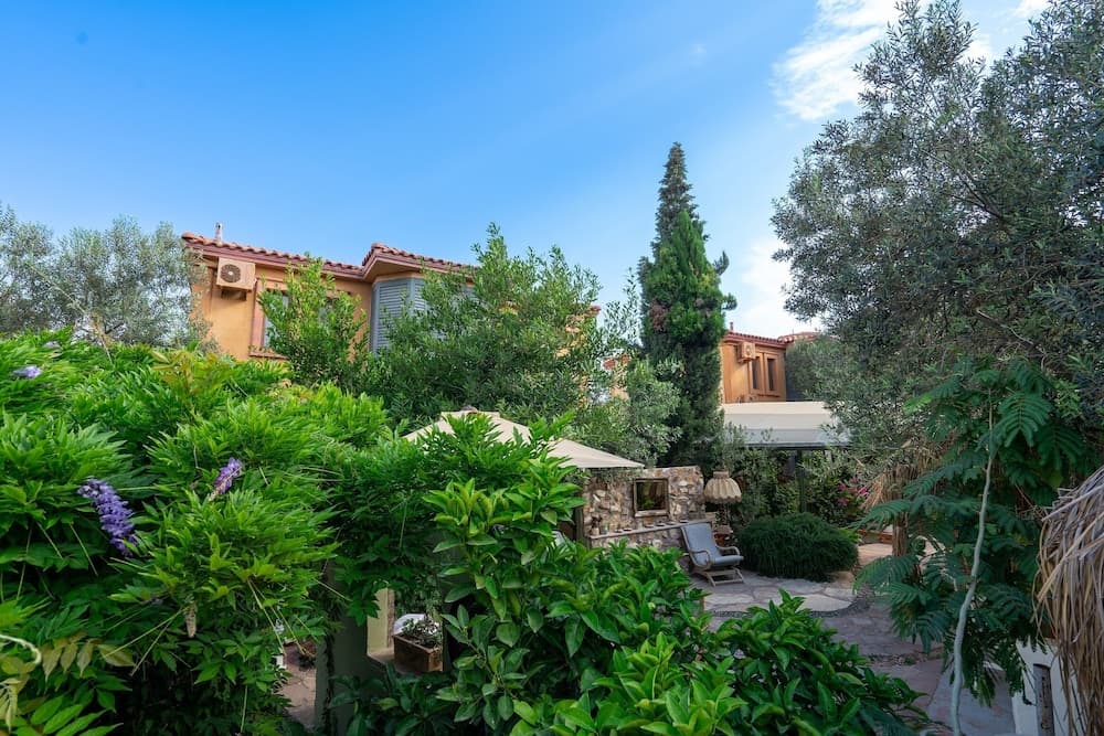 Cunda Battalos Küçük Otel - Image 1