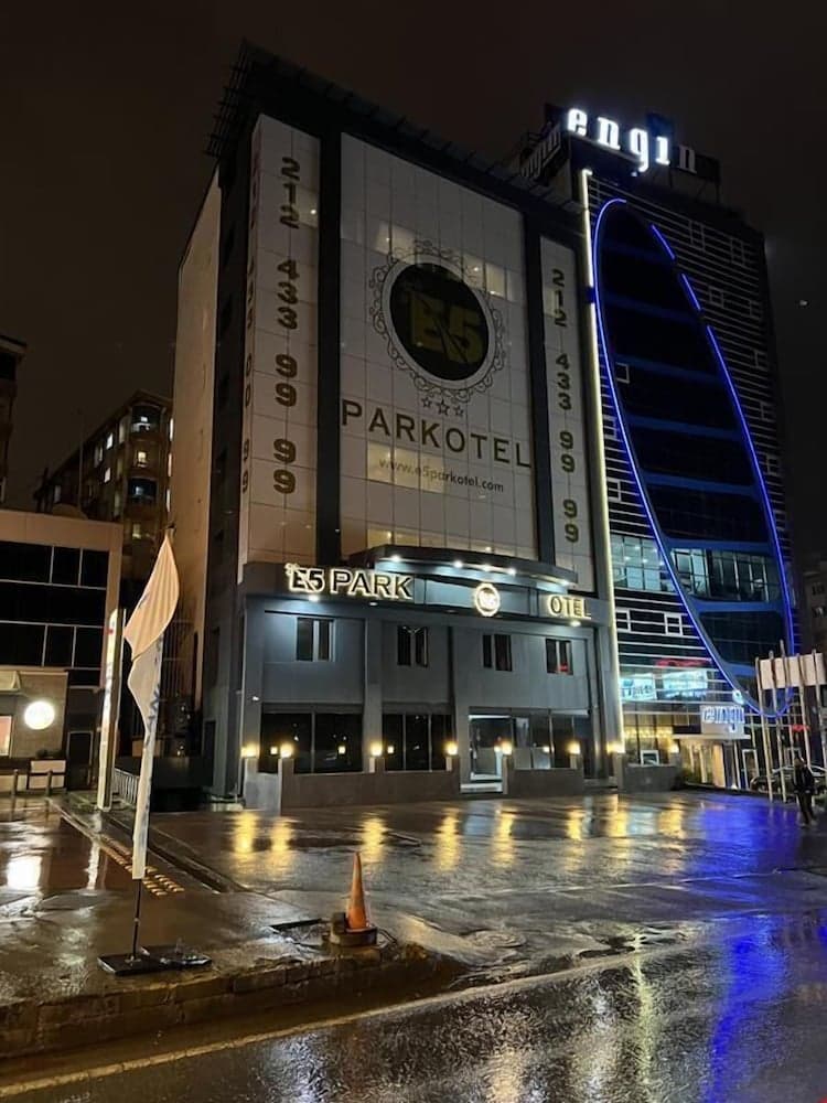 E5 Park Hotel - Image 1