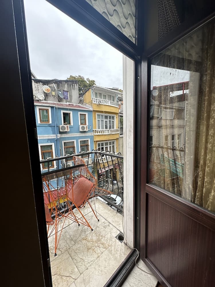 Green Bird Süit - Image 2