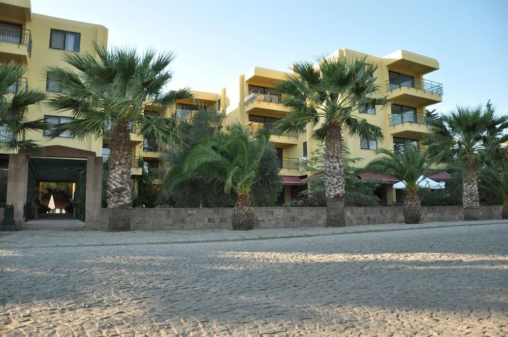 Palm Court Suites - Image 1