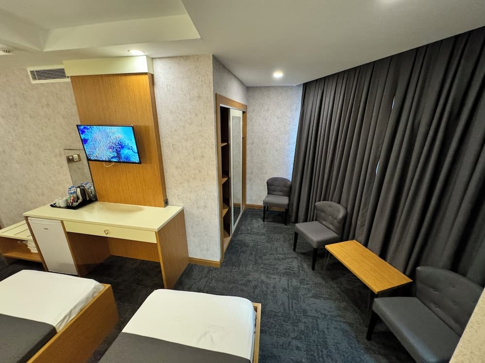 E5 Park Hotel - Image 4