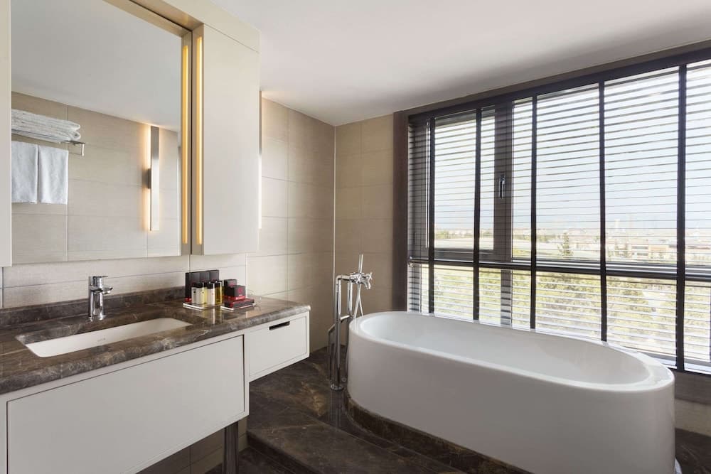 Ramada Plaza by Wyndham İzmir - Image 4