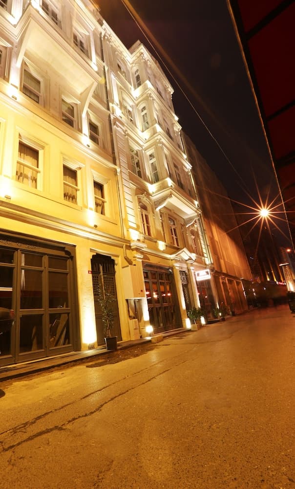 Royal Tophane - Image 2