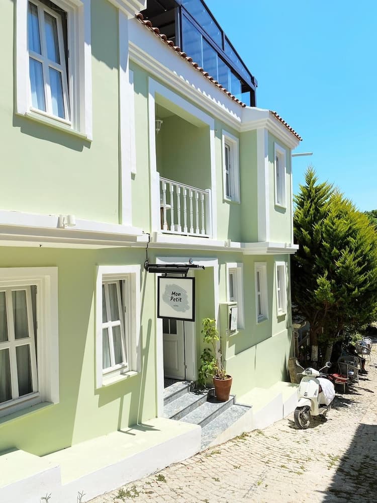 Mon Petit Otel - Image 4