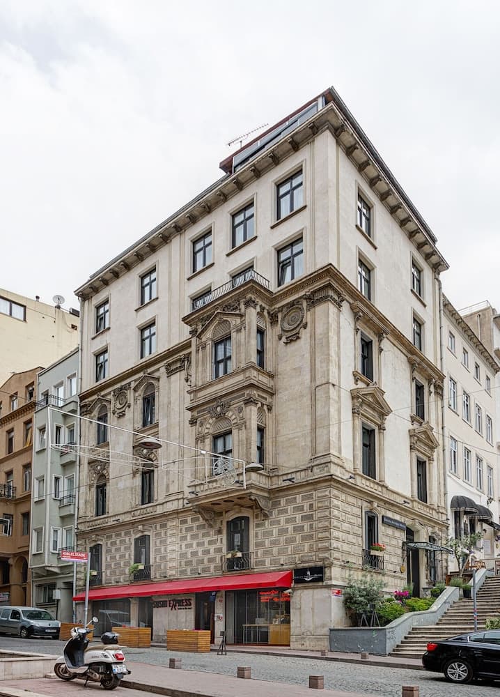 Galata Antique Otel - Özel Sınıf - Image 1