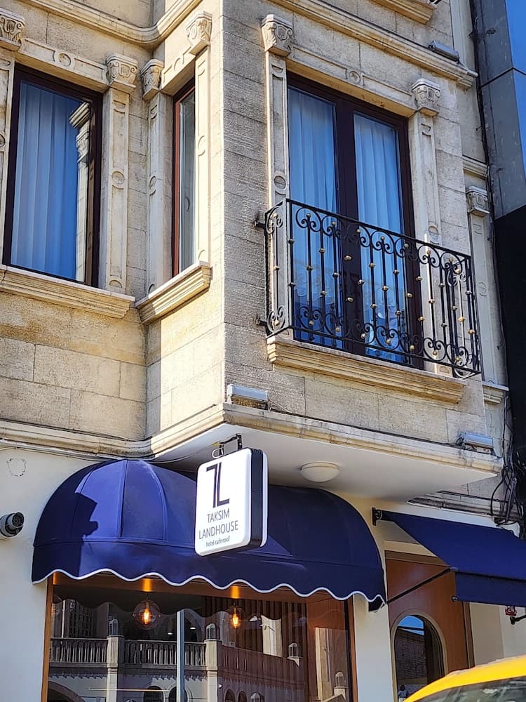 Taksim Landhouse - Image 1