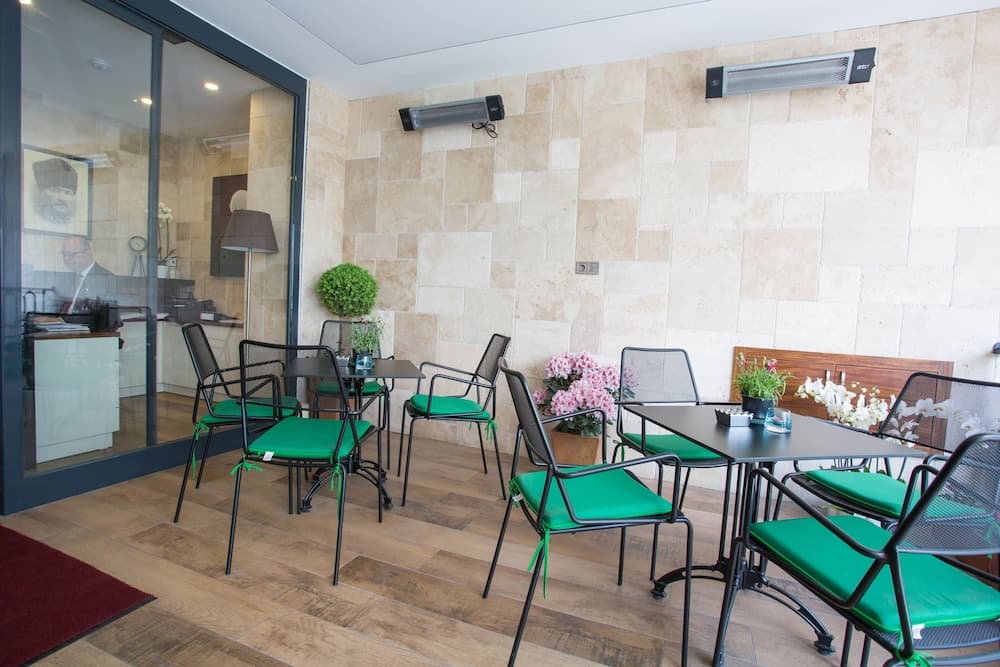 The White Orient Otel - Image 4