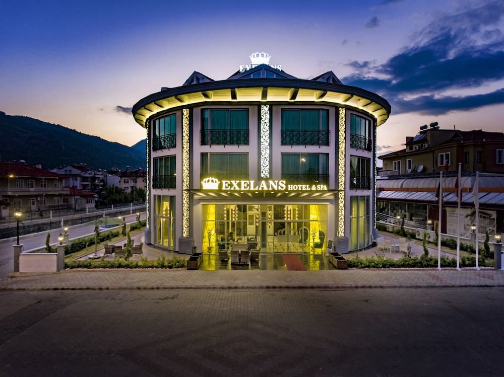 Exelans Hotel & Spa - Image 1