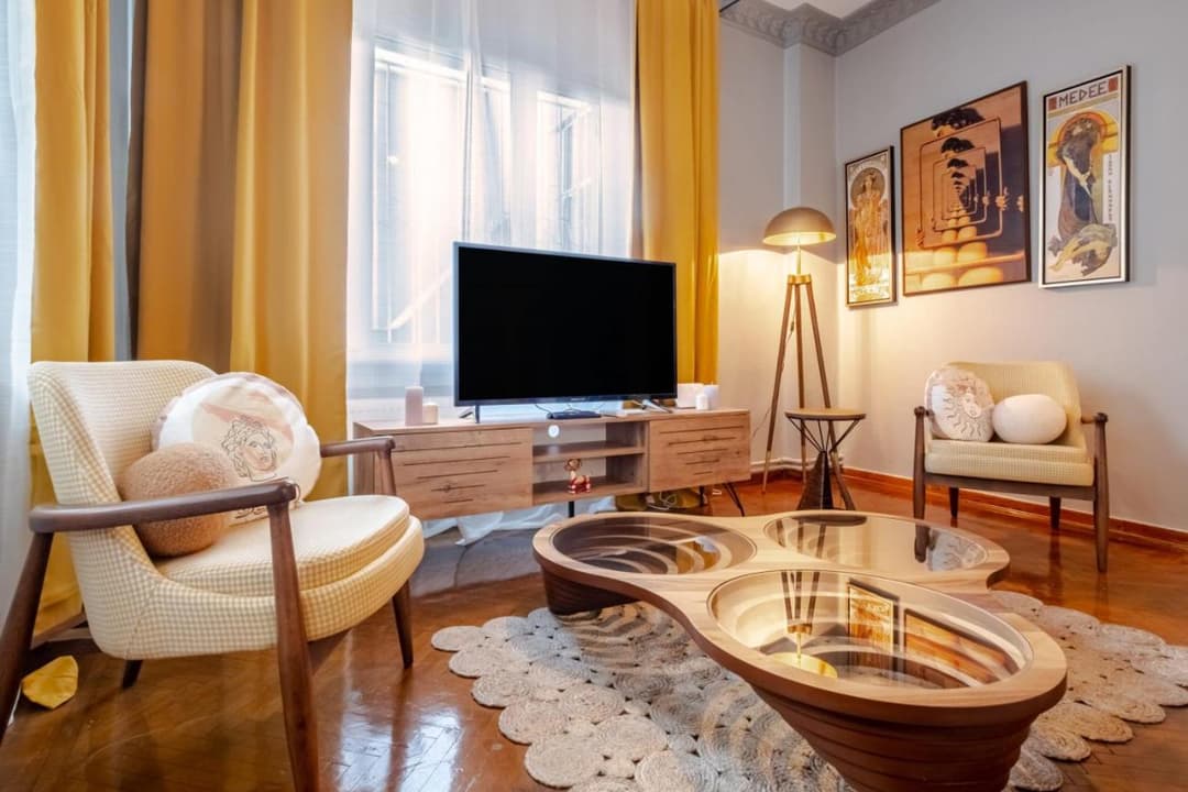 Apartment with Balcony Close to Taksim in Cihangir fotoğrafı